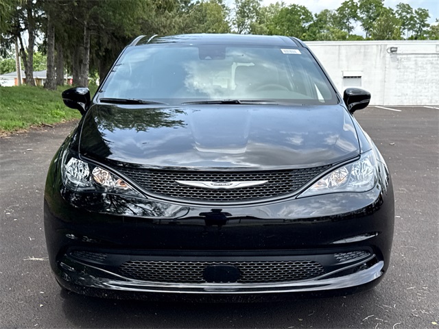 2025 Chrysler Voyager LX photo 32