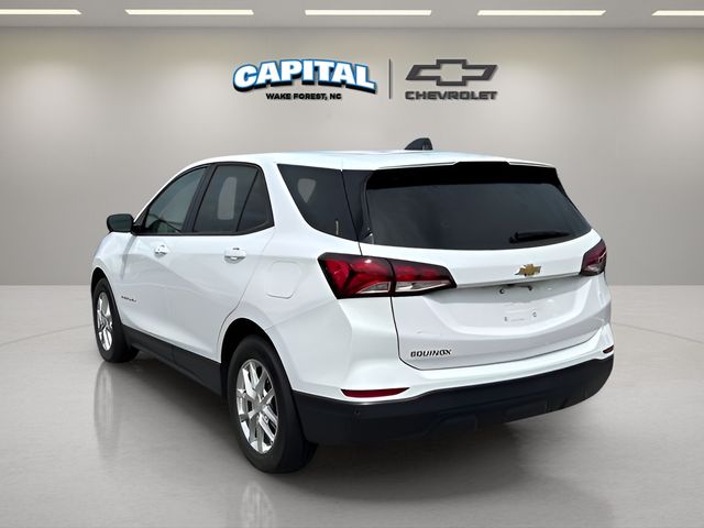 2023 Chevrolet Equinox LS photo 3