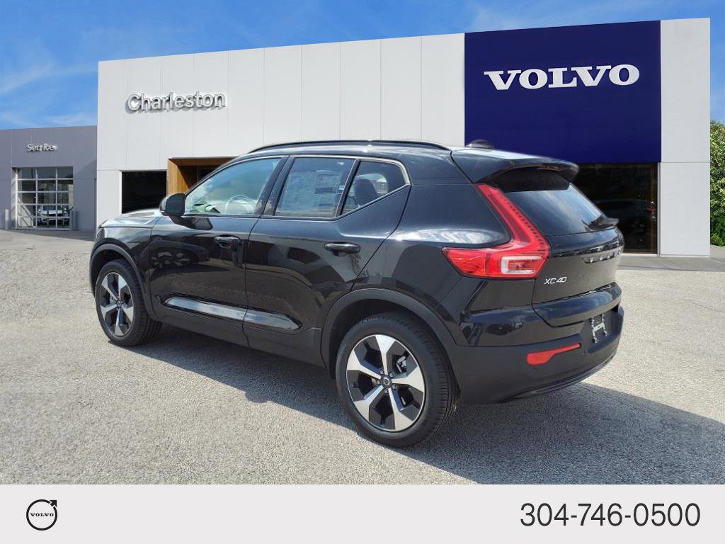 2025 Volvo XC40 Plus photo 4