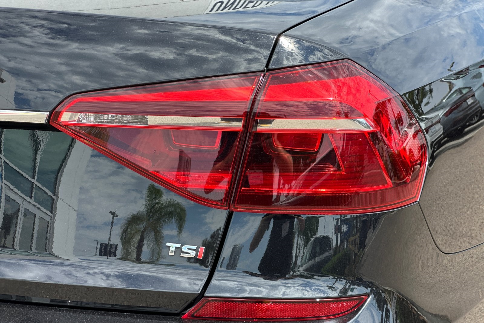 2018 Volkswagen Passat 2.0T SE photo 22