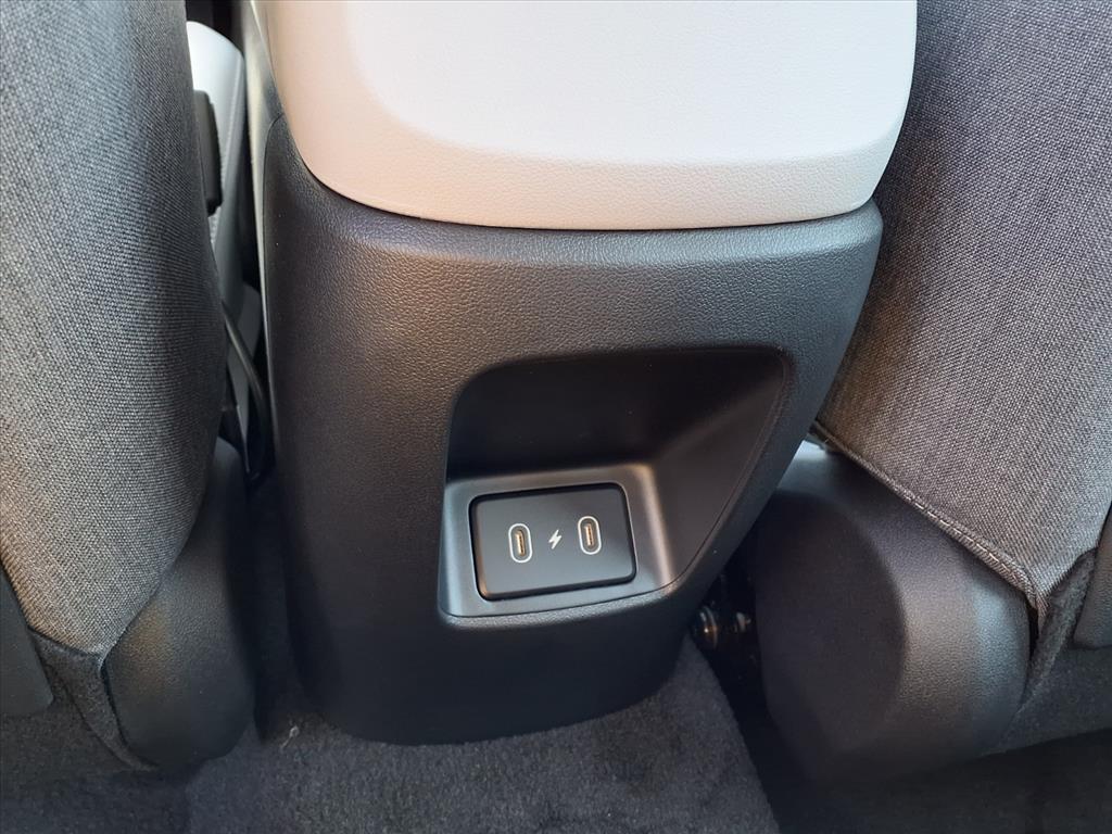 2025 Hyundai Elantra Limited photo 4