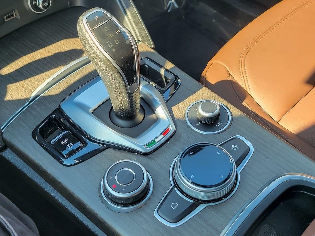 2022 Alfa Romeo Stelvio Ti photo 16