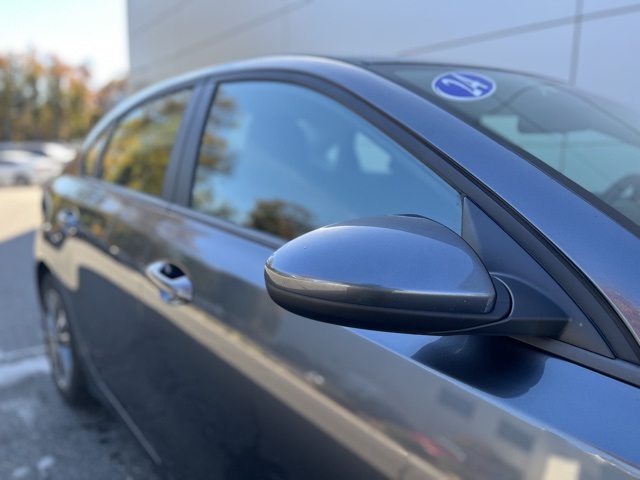 2024 Kia Forte LXS photo 2