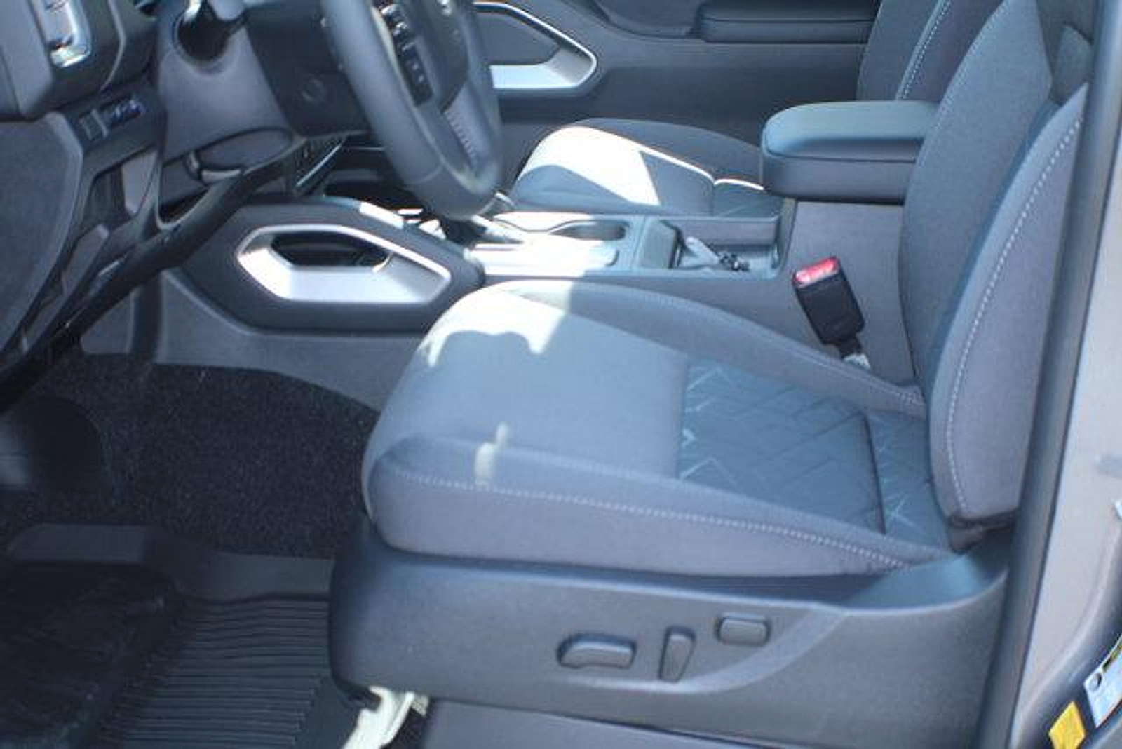 2026 Nissan Frontier SV photo 10