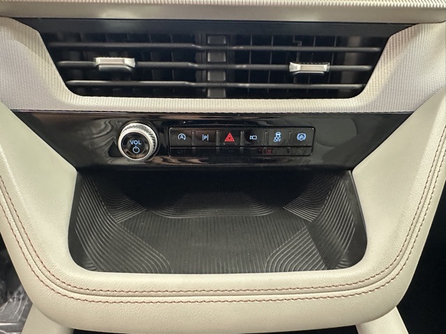 2025 Ford Explorer photo 26
