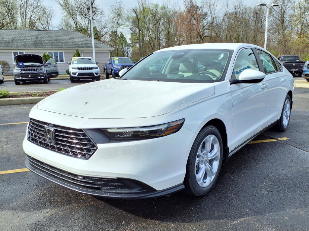 2025 Honda Accord LX photo 3
