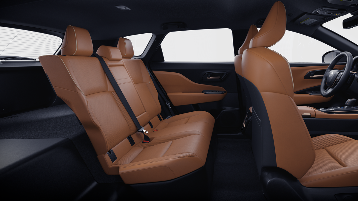 2025 Toyota Crown Signia XLE photo 3