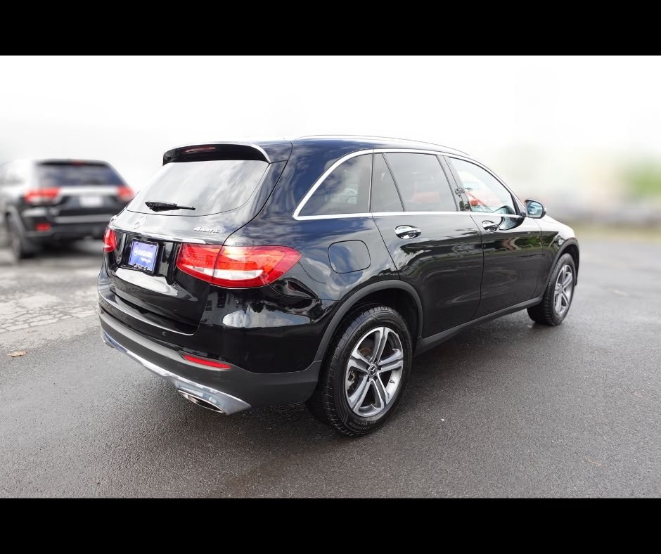 2019 Mercedes Benz GLC 300 4MATIC photo 3