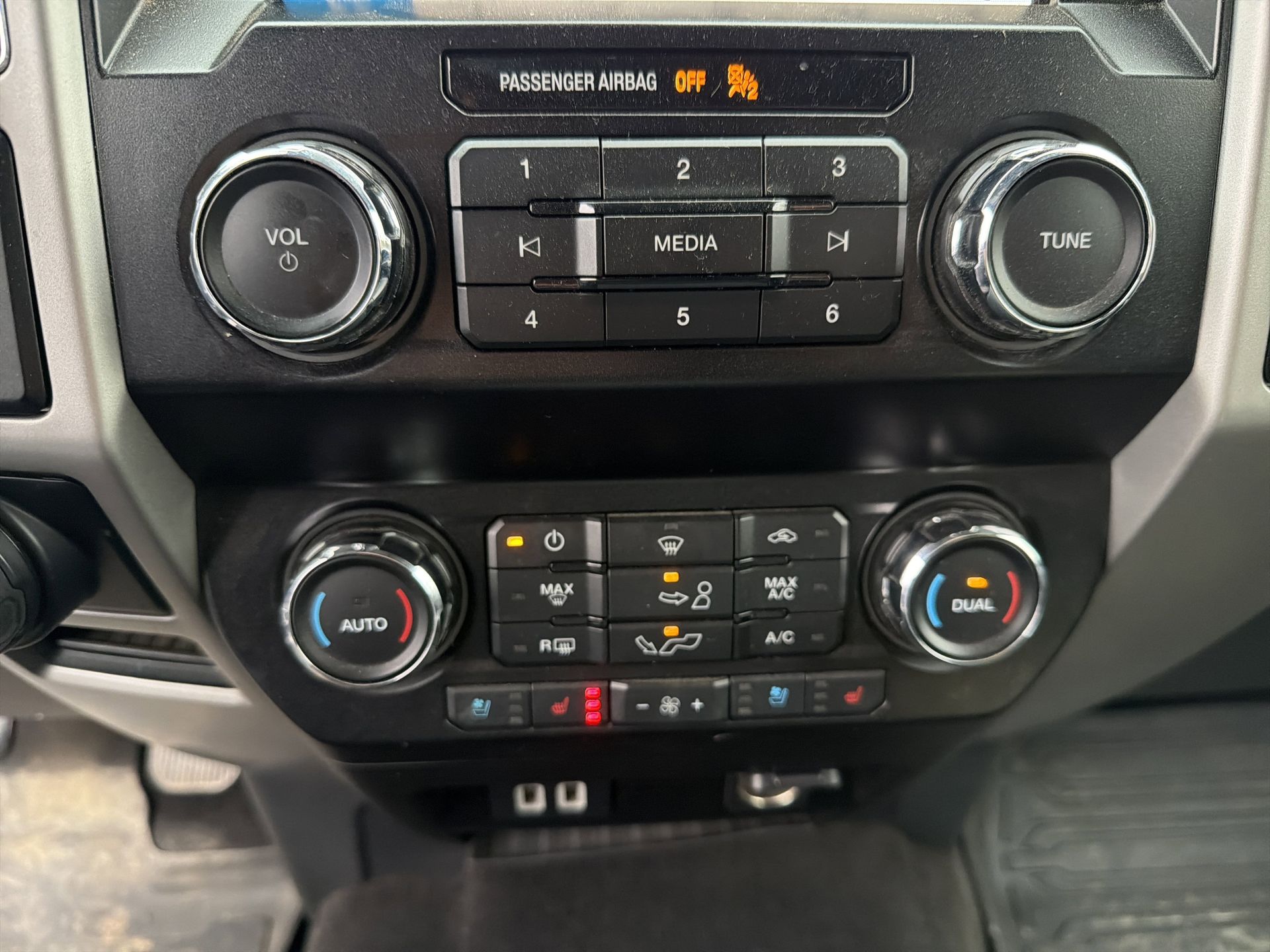 2019 Ford F-150 Lariat photo 4