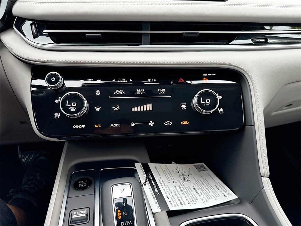 2026 Infiniti QX60 Luxe photo 16