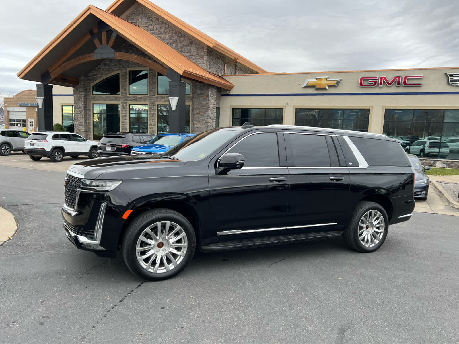 2024 Cadillac Escalade ESV Luxury's photo