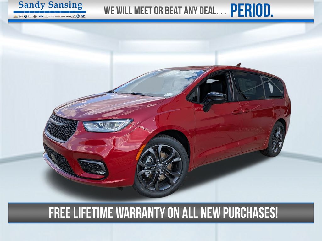 2026 Chrysler Pacifica Select's photo
