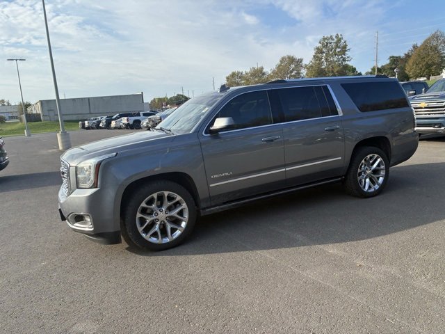 Used 2019 GMC Yukon XL Denali with VIN 1GKS2HKJ9KR255238 for sale in Kansas City