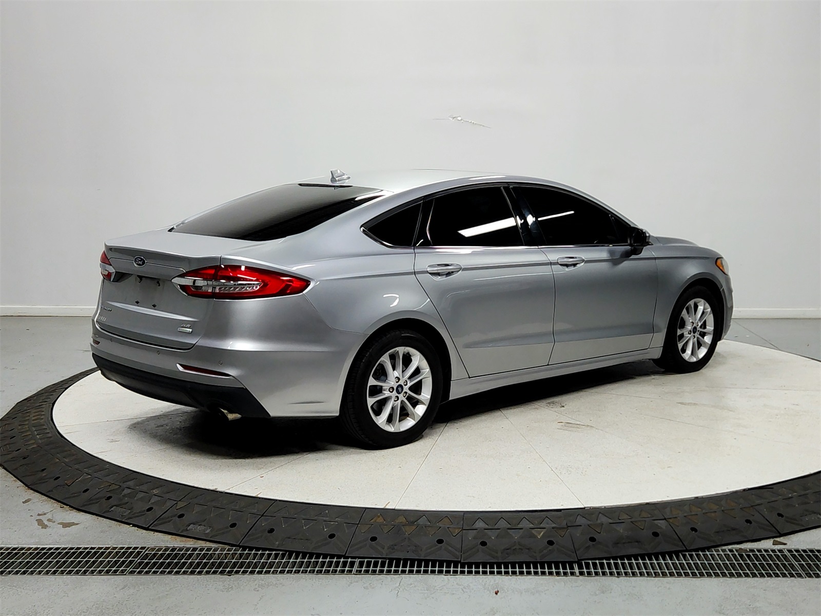 2020 Ford Fusion SE photo 7