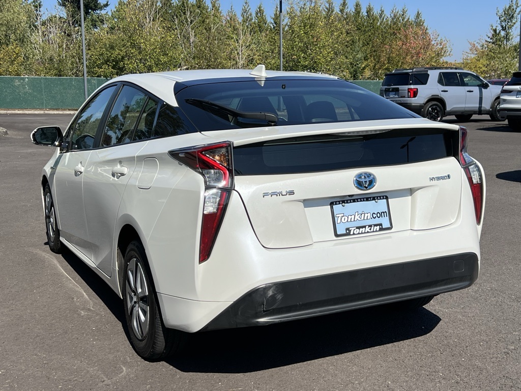 2016 Toyota Prius Four photo 4