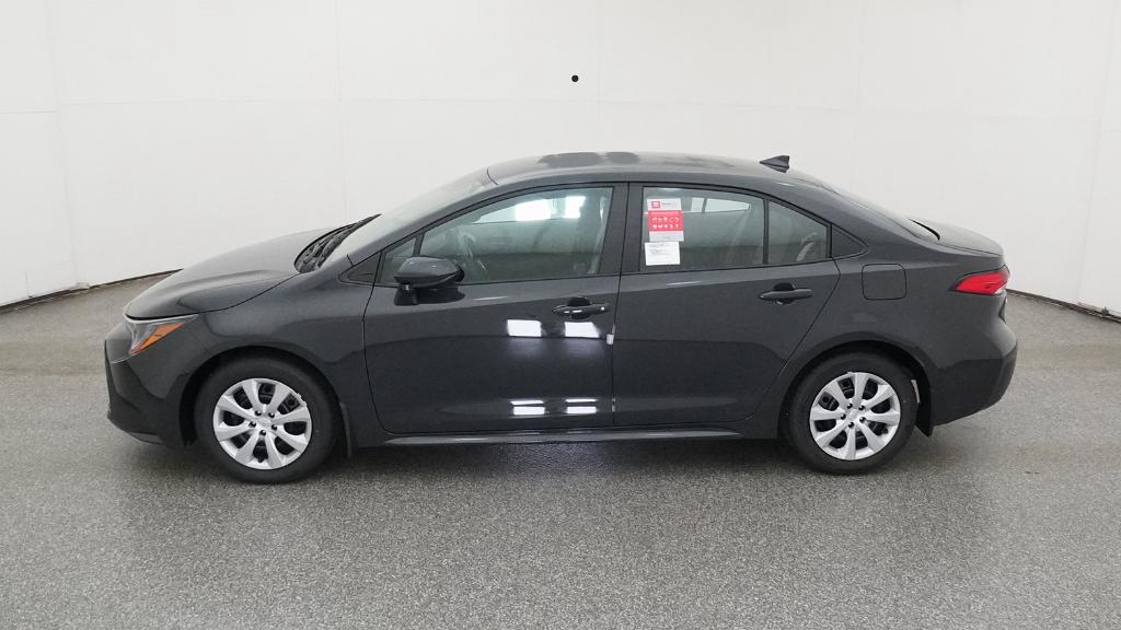 2025 Toyota Corolla LE photo 9