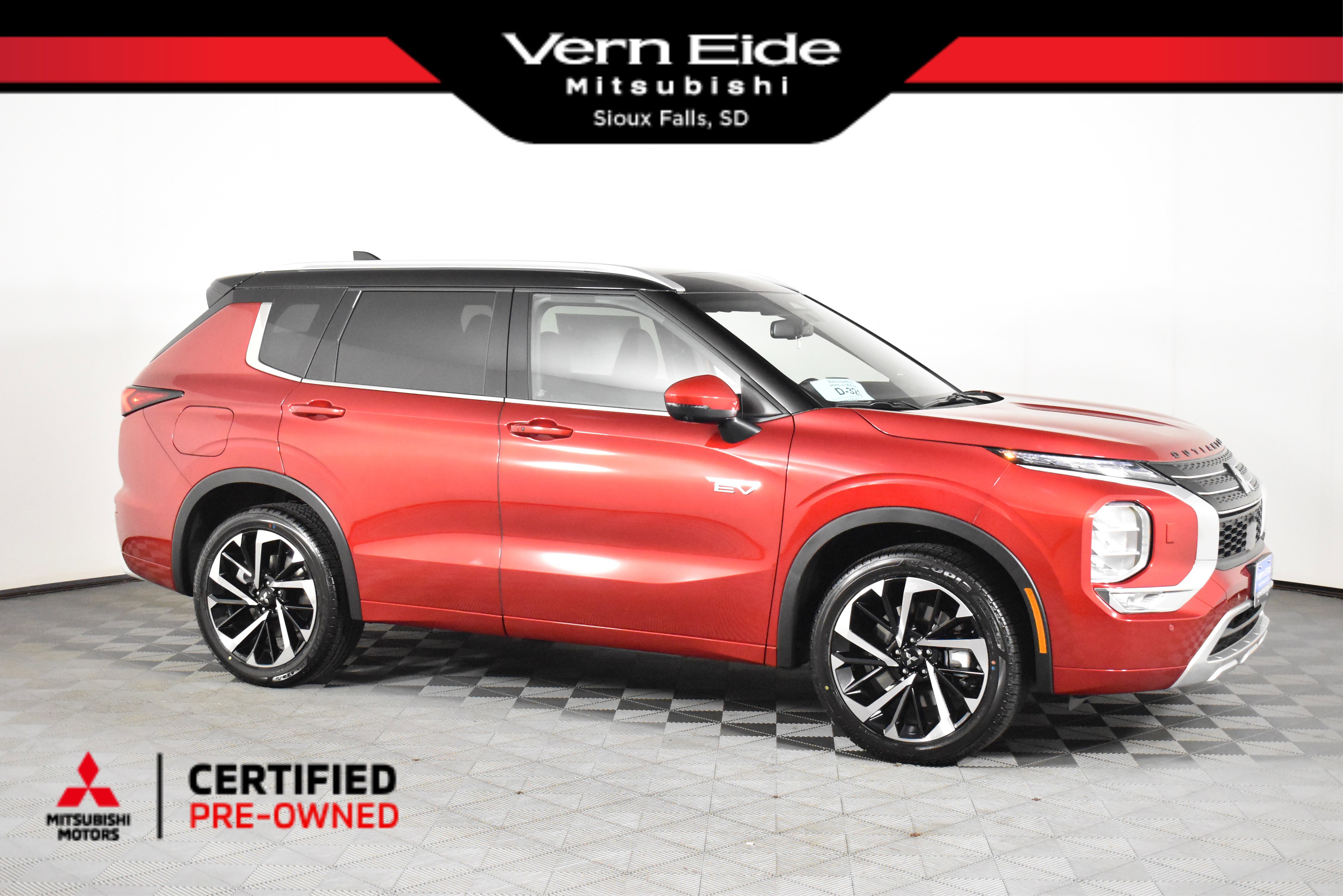 2025 Mitsubishi Outlander Plug-in Hybrid SEL's photo