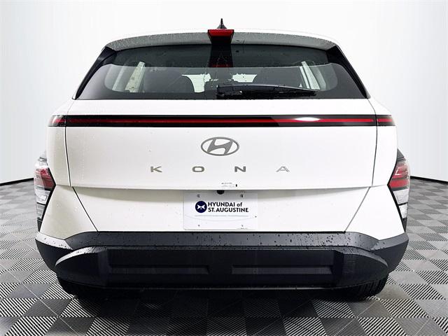 2026 Hyundai Kona SE photo 3