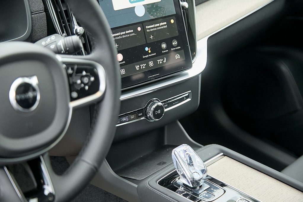 2025 VOLVO XC90 - Image 14