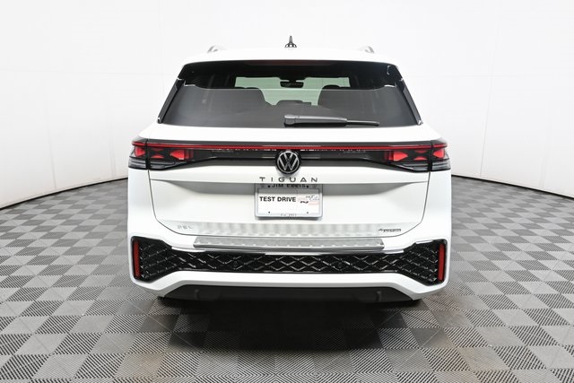 2025 Volkswagen Tiguan SEL R-Line Black photo 25
