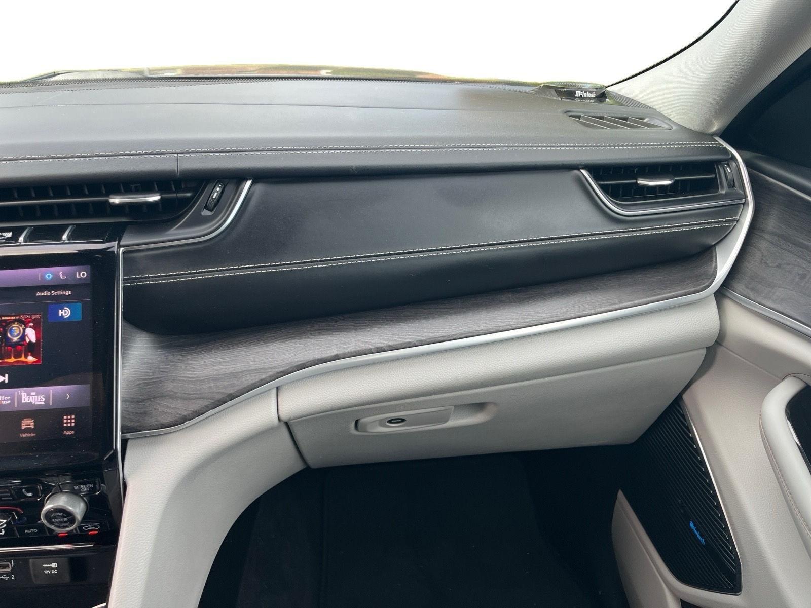 2021 Jeep Grand Cherokee Overland photo 14
