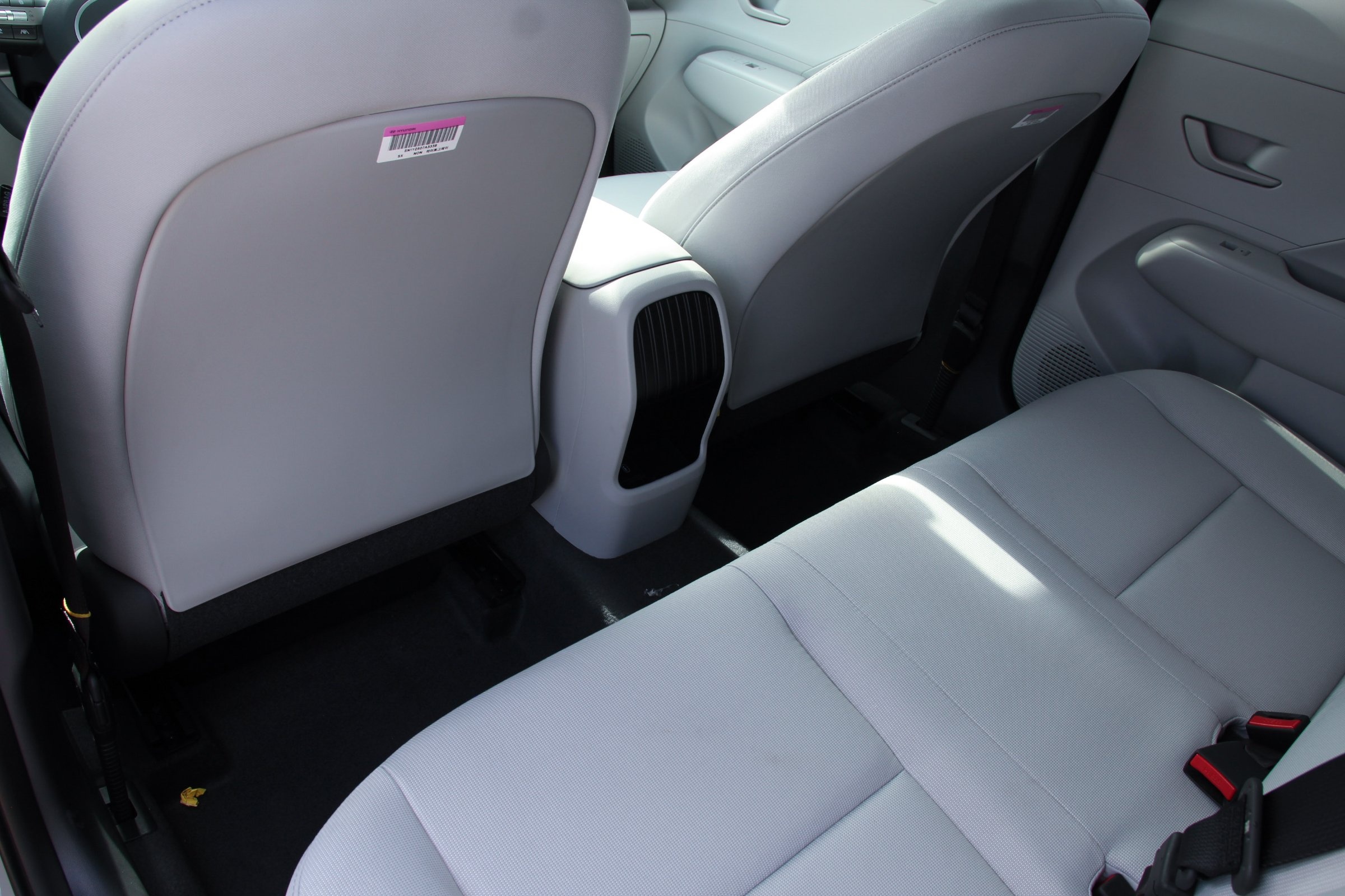 2026 Hyundai Kona SE photo 18