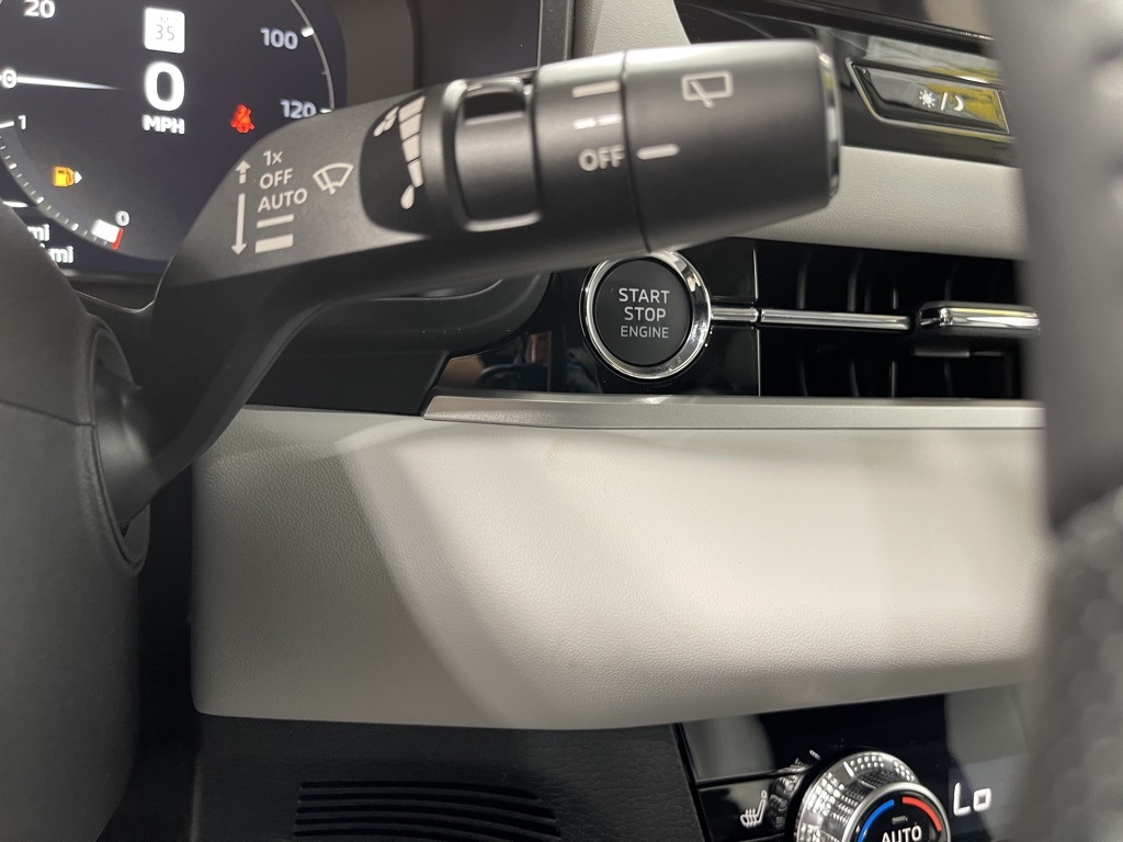 2025 Mitsubishi Outlander SE photo 15
