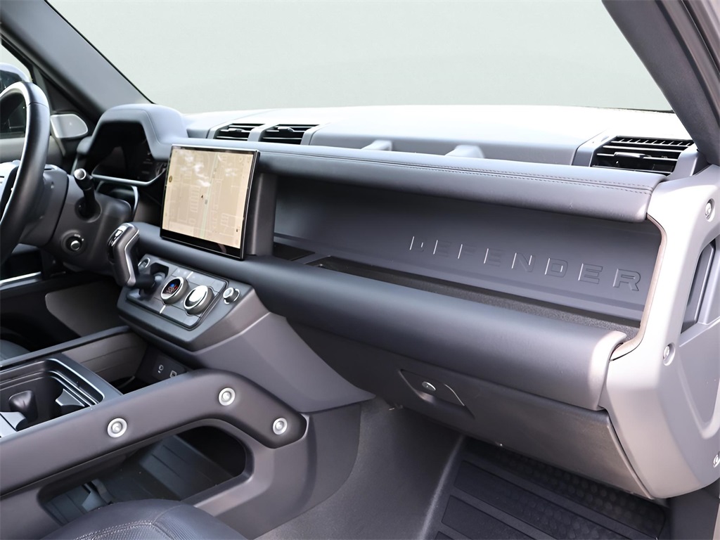 2024 Land Rover Defender 130 X-Dynamic SE photo 8