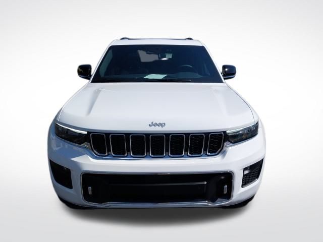2025 Jeep Grand Cherokee Overland photo 2