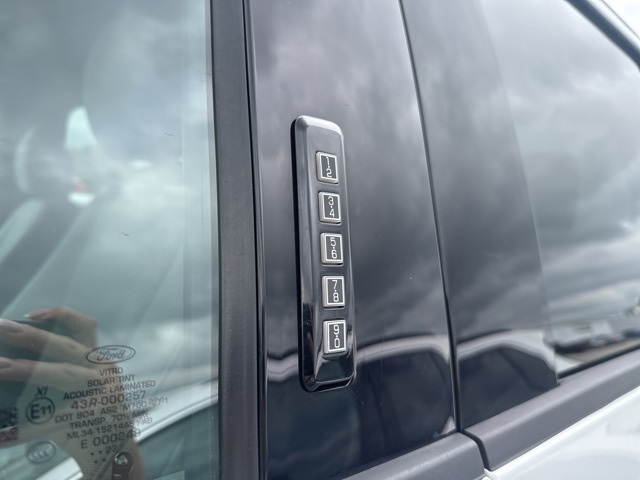 2022 Ford F-350 XLT photo 4