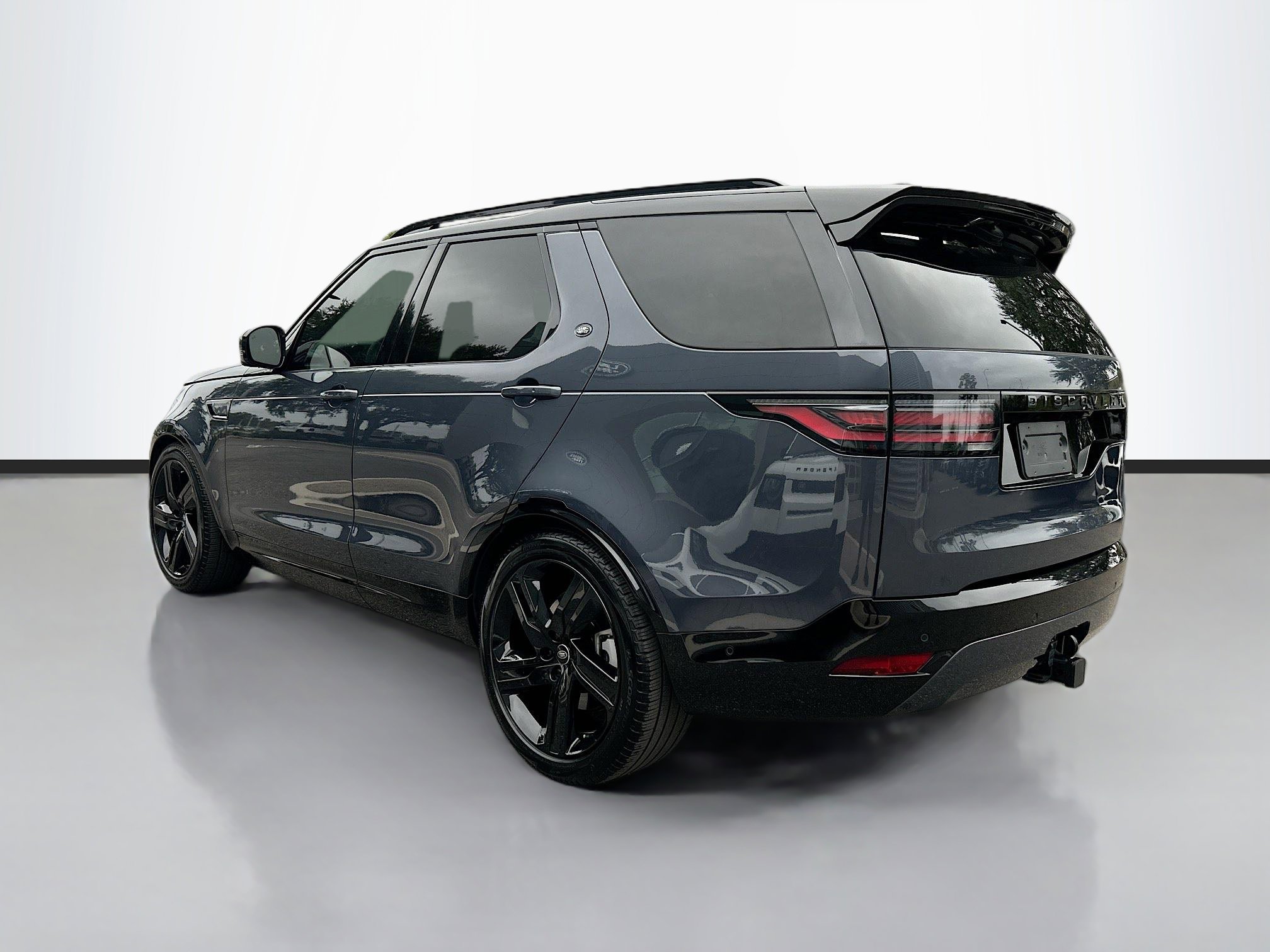 2024 Land Rover Discovery SE photo 3
