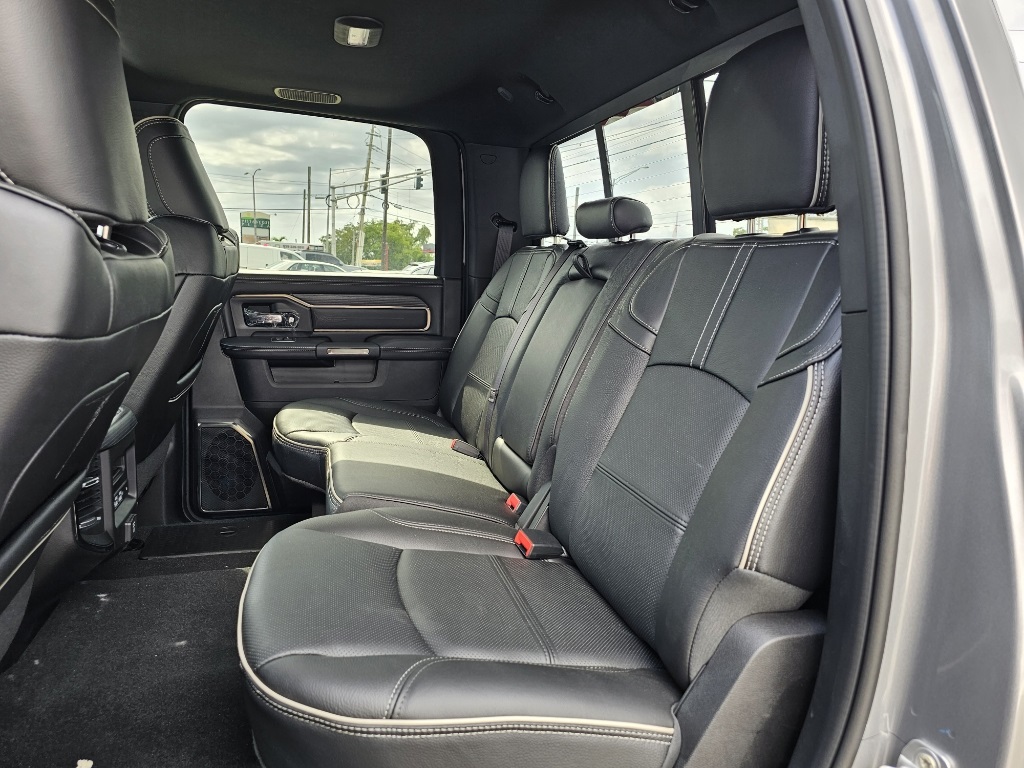 New 2023 Ram 3500 Limited 4D Crew Cab en Mayagüez D3535970 Triangle