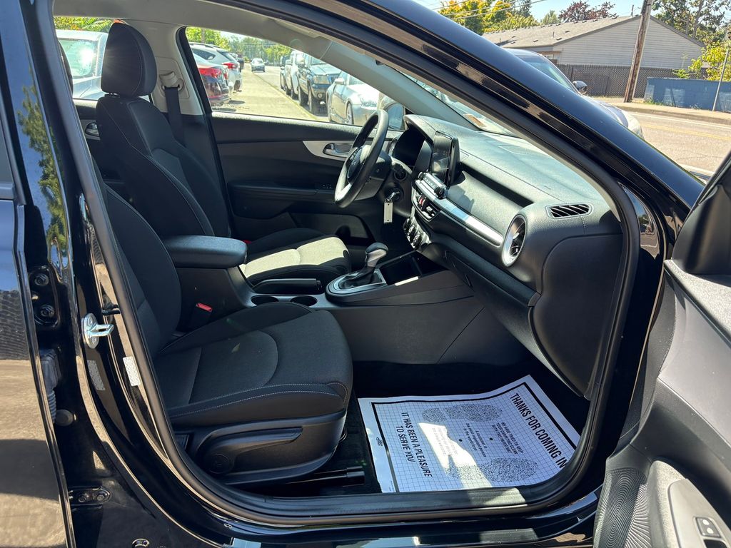 2023 Kia Forte LXS photo 23