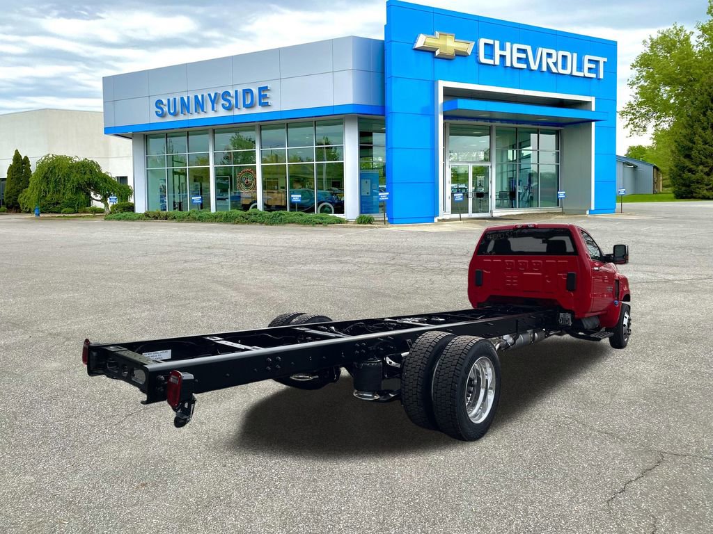 2024 Chevrolet Silverado 6500HD LT photo 3