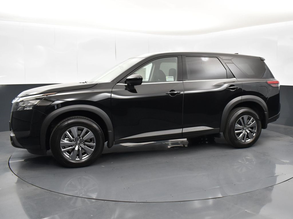 2025 Nissan Pathfinder S photo 2