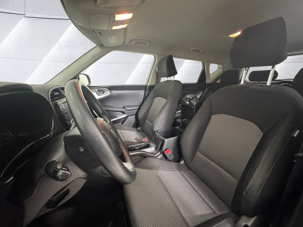 2020 Kia Soul LX photo 4