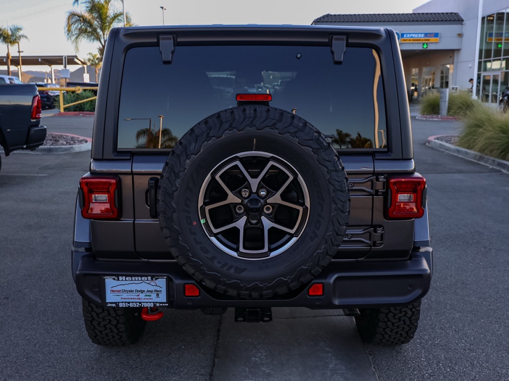 New 2026 Granite Crystal Metallic Clear-Coat Exterior Paint Jeep Rubicon image 4