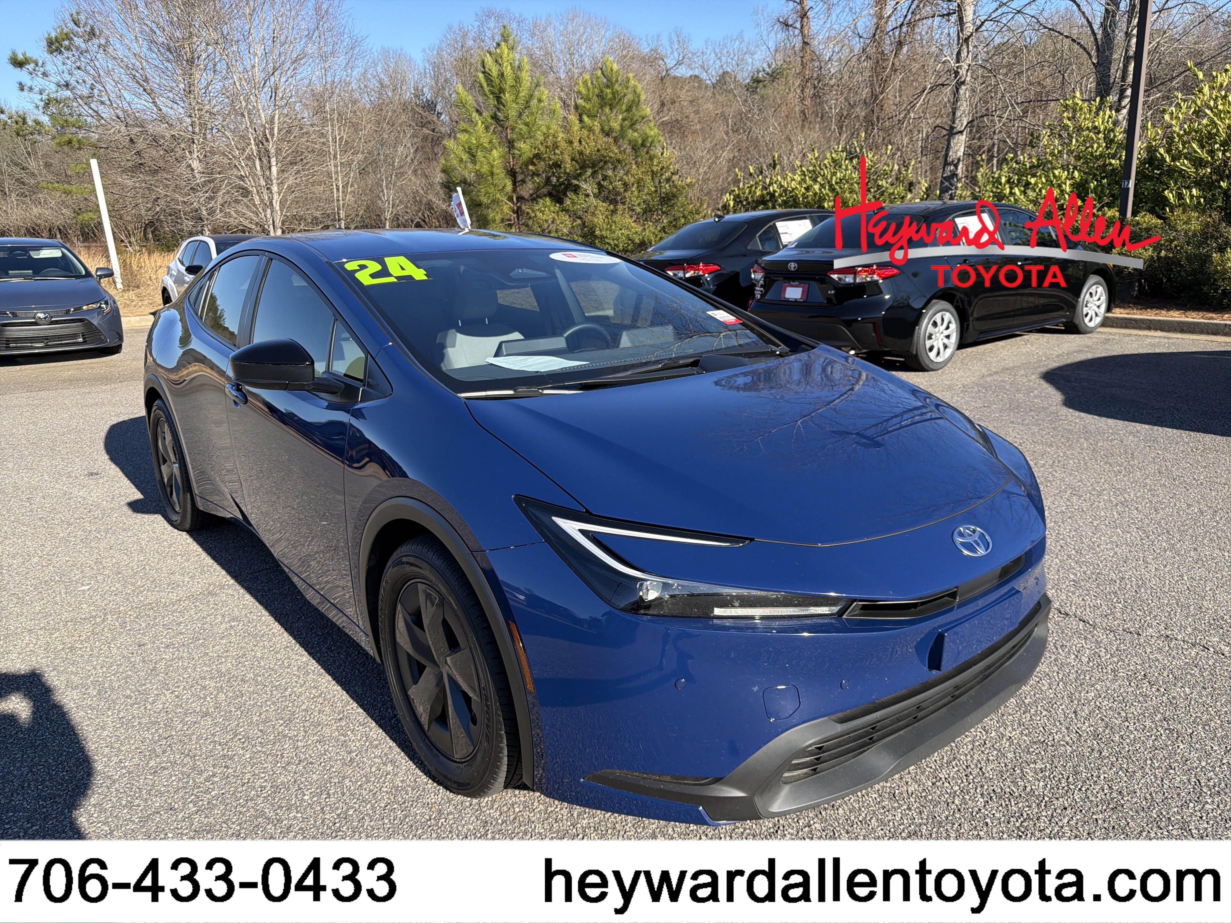 2024 Toyota Prius LE's photo