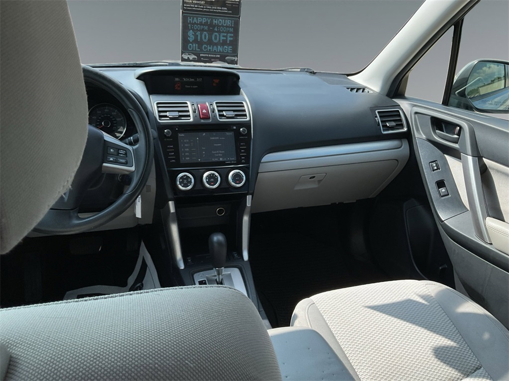 2016 Subaru Forester 2.5i Premium photo 9