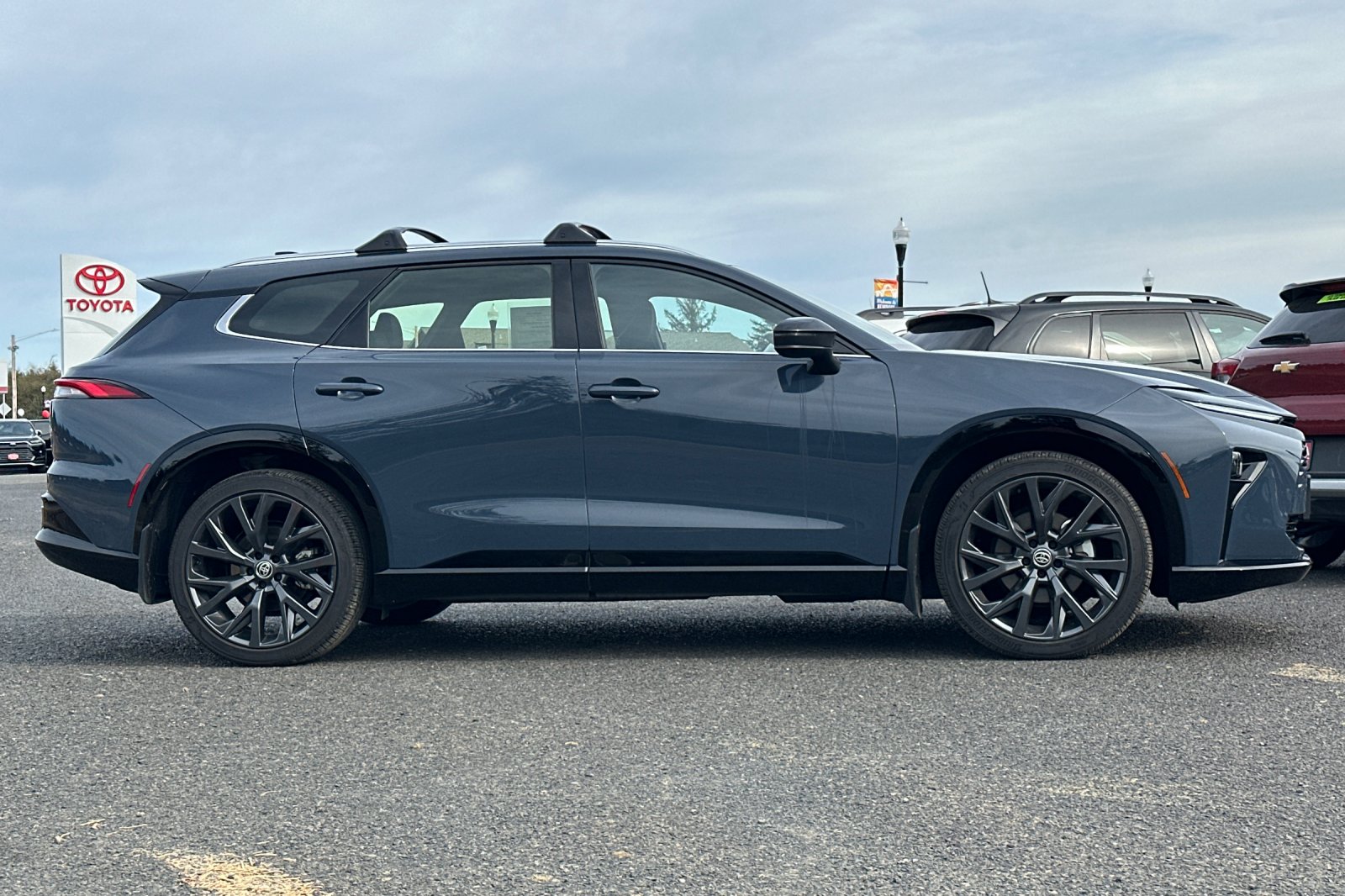 2025 Toyota Crown Signia Limited photo 2