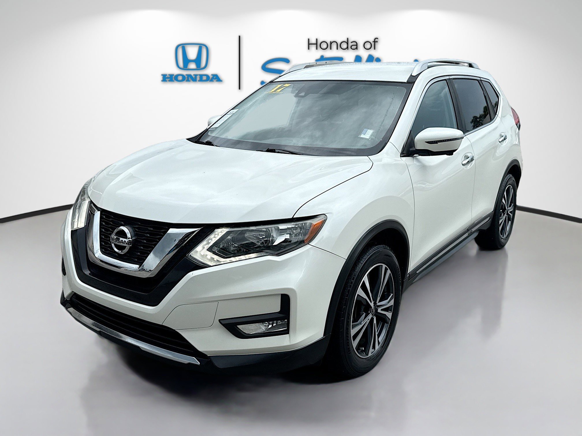 2017 Nissan Rogue SL photo 3