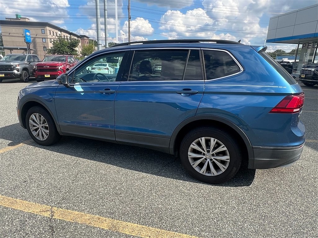 2019 Volkswagen Tiguan SEL R-Line photo 3