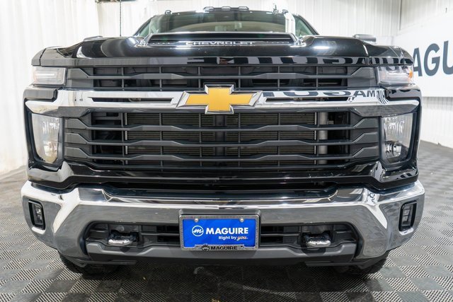 2025 Chevrolet Silverado 2500HD LT photo 3