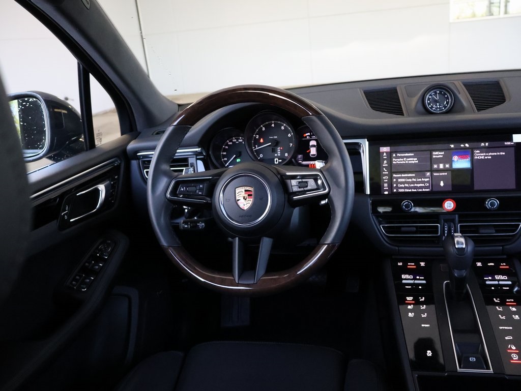 2024 Porsche Macan T photo 19