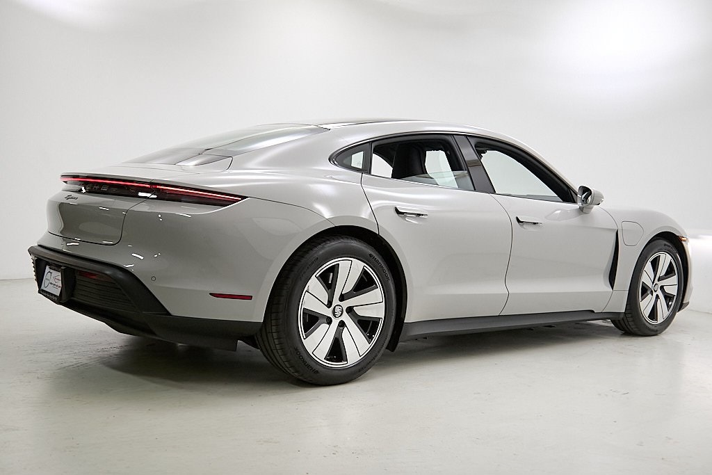 2022 PORSCHE TAYCAN - Image 11