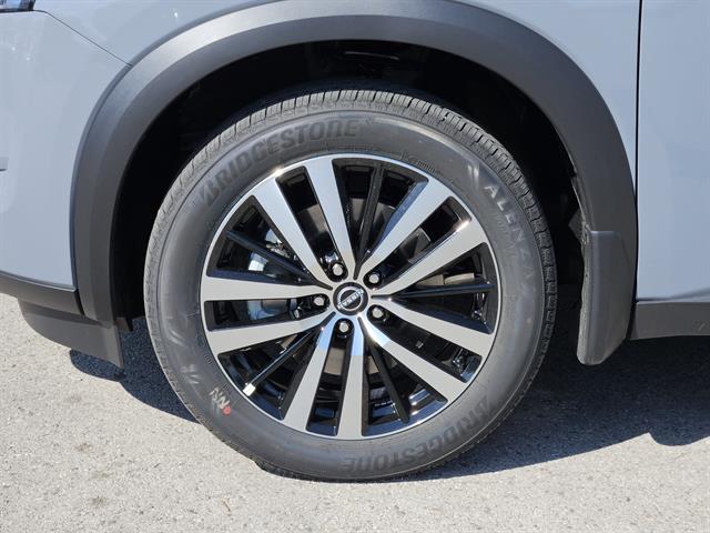 2025 Nissan Pathfinder Platinum photo 7