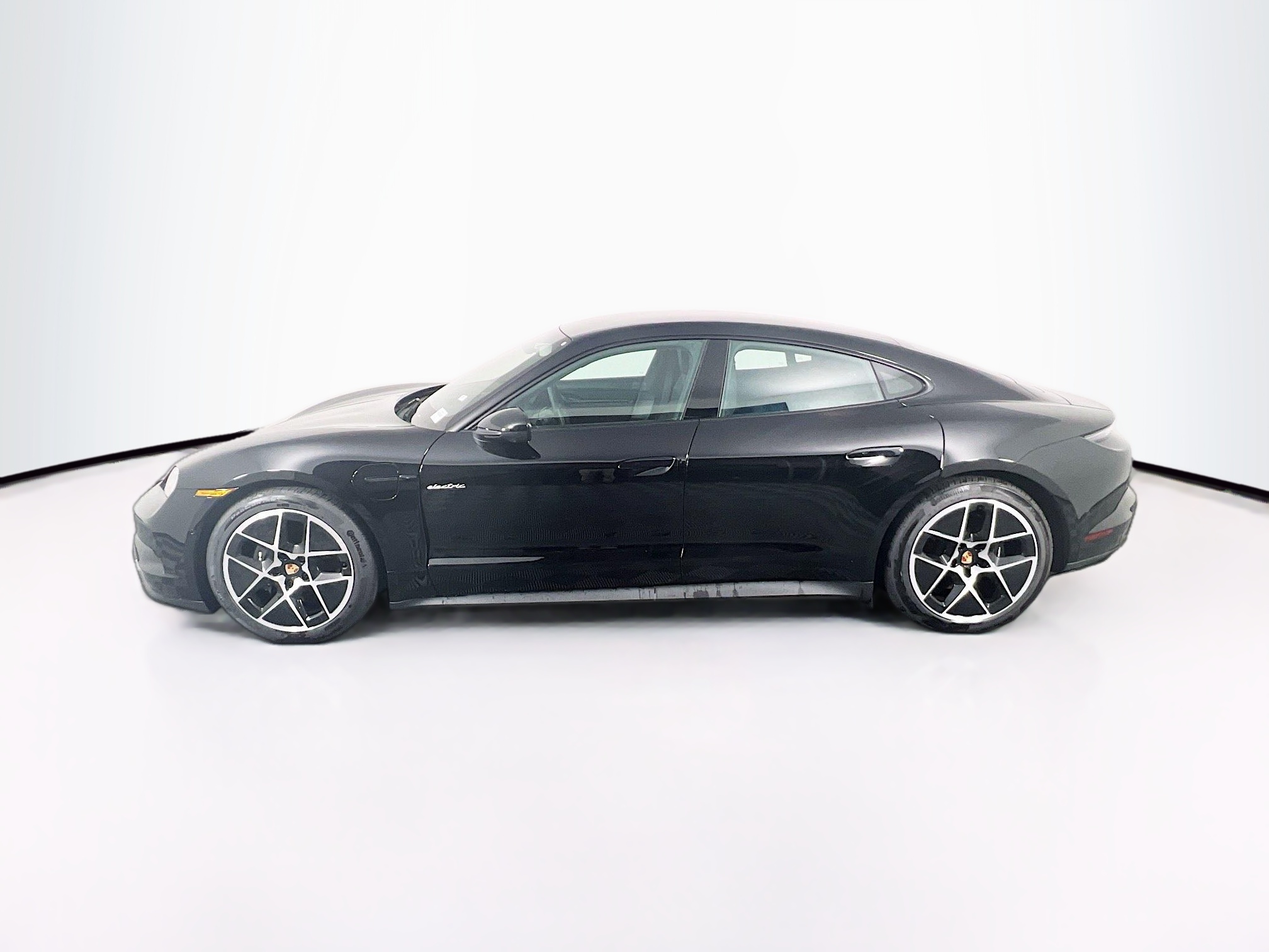 2025 Porsche Taycan 4 photo 2