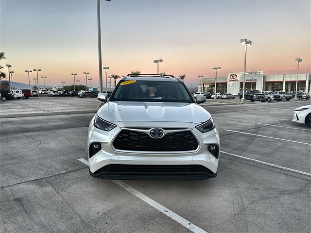 2022 Toyota Highlander Hybrid XLE photo 2