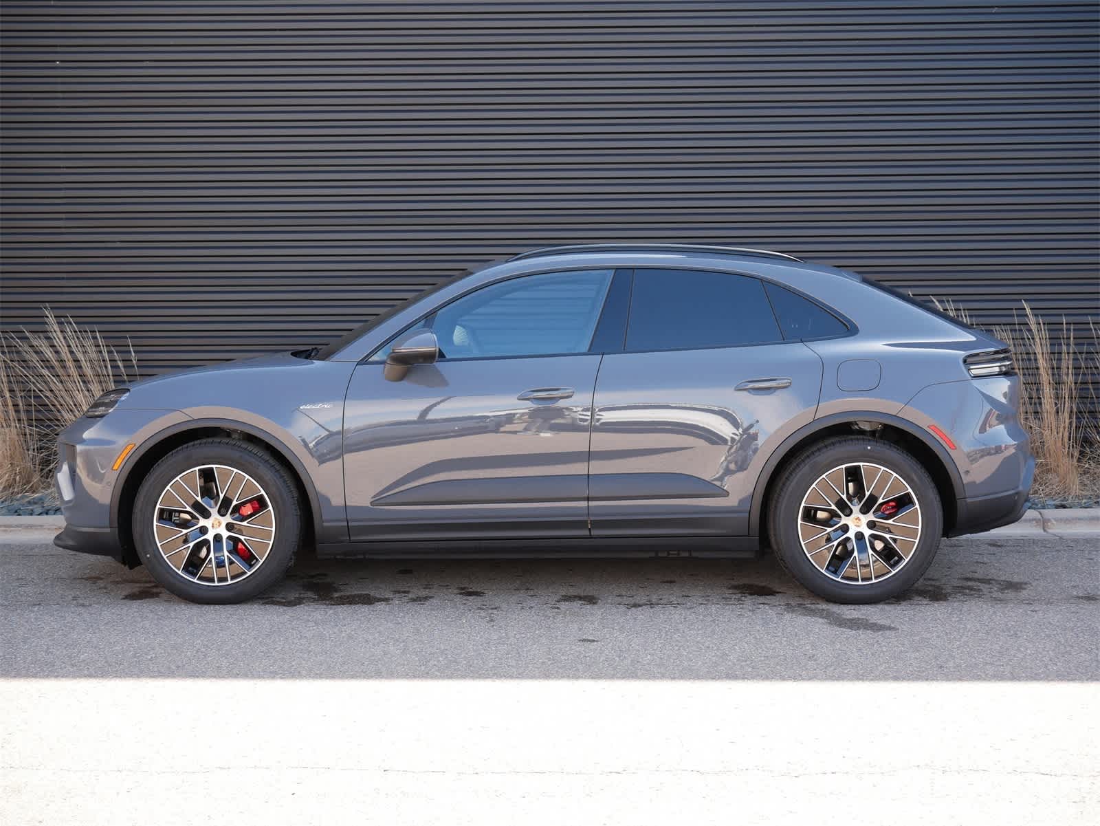 2025 Porsche Macan Electric photo 2