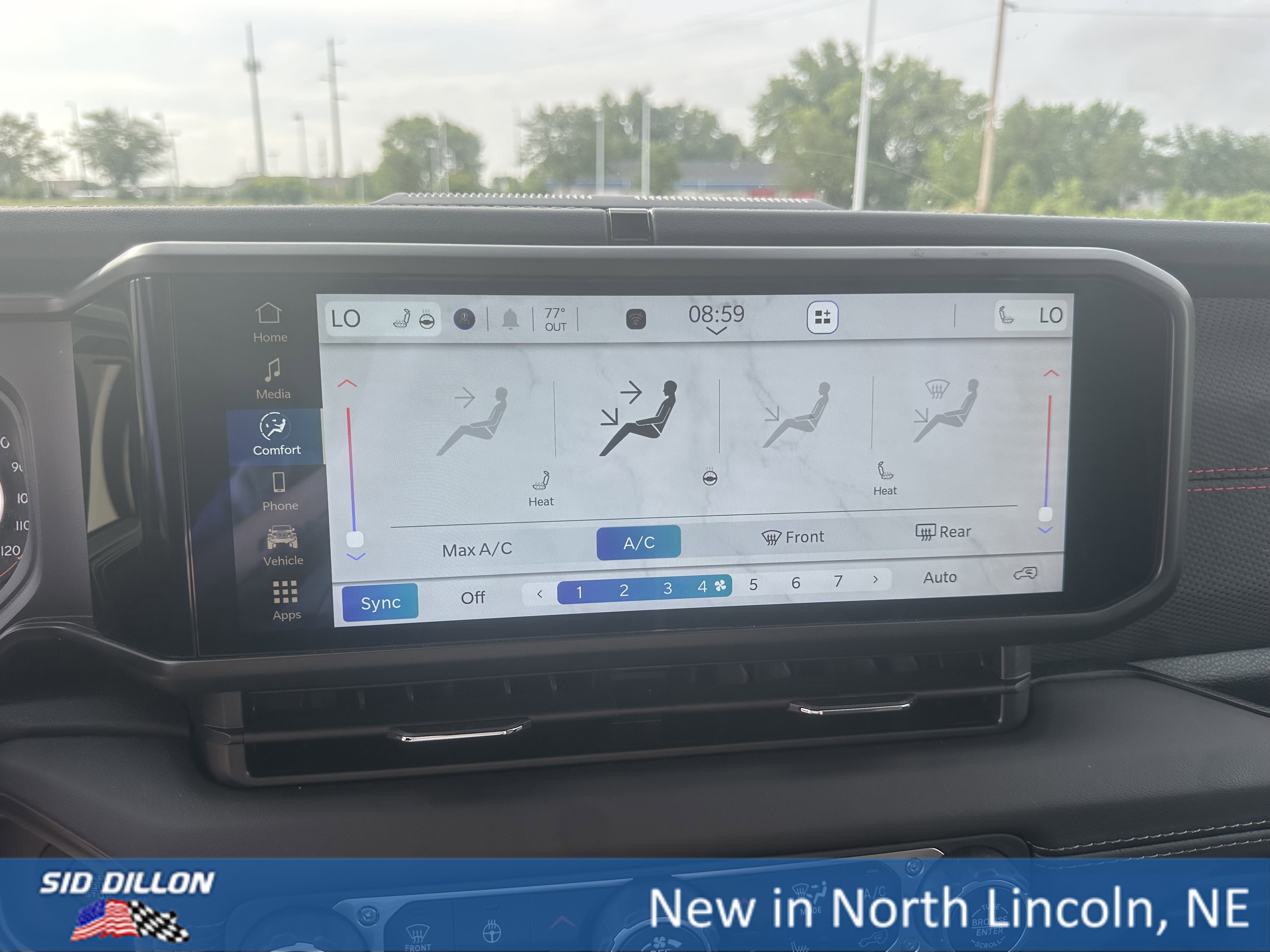 2025 Jeep Wrangler Rubicon photo 4